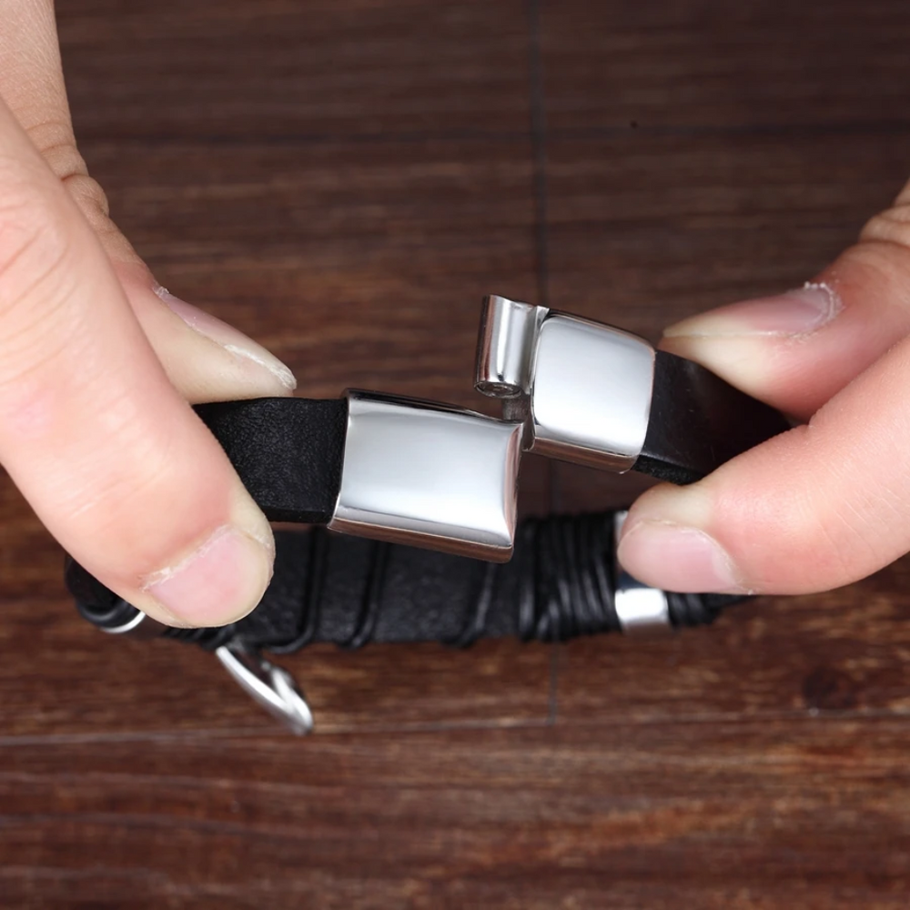 Pulseira Crucifixo em Couro