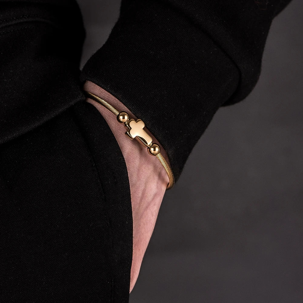 Bracelete Minimalista com Crucifixo